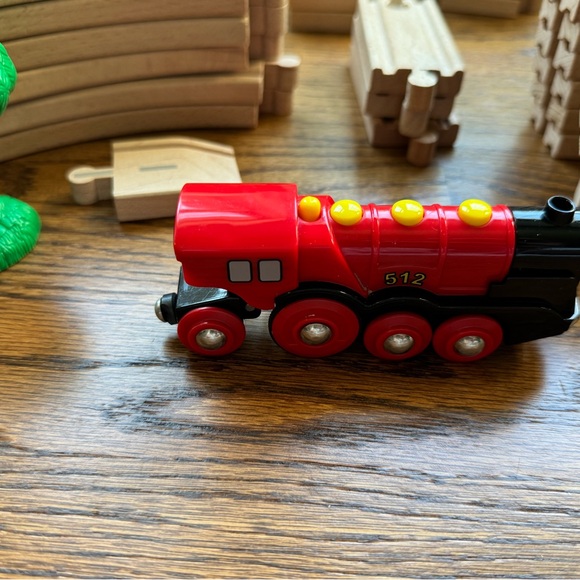 Thomas & Friends Wooden Train Set with Red and Black Engine - Picture 2 of 12